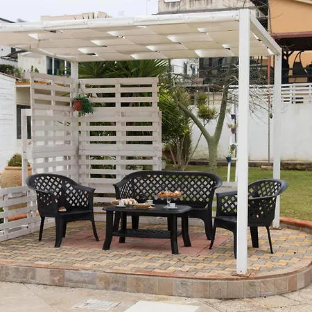Summer A 100mt Dal Mare Gallina أفولا